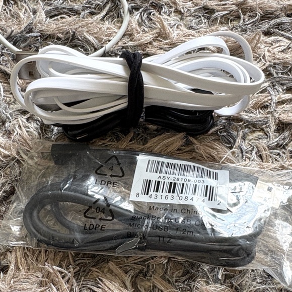Bundle of 2 USB-A, and 3 Micro USB Cables, with a Type A to Type C Converter - Picture 4 of 4